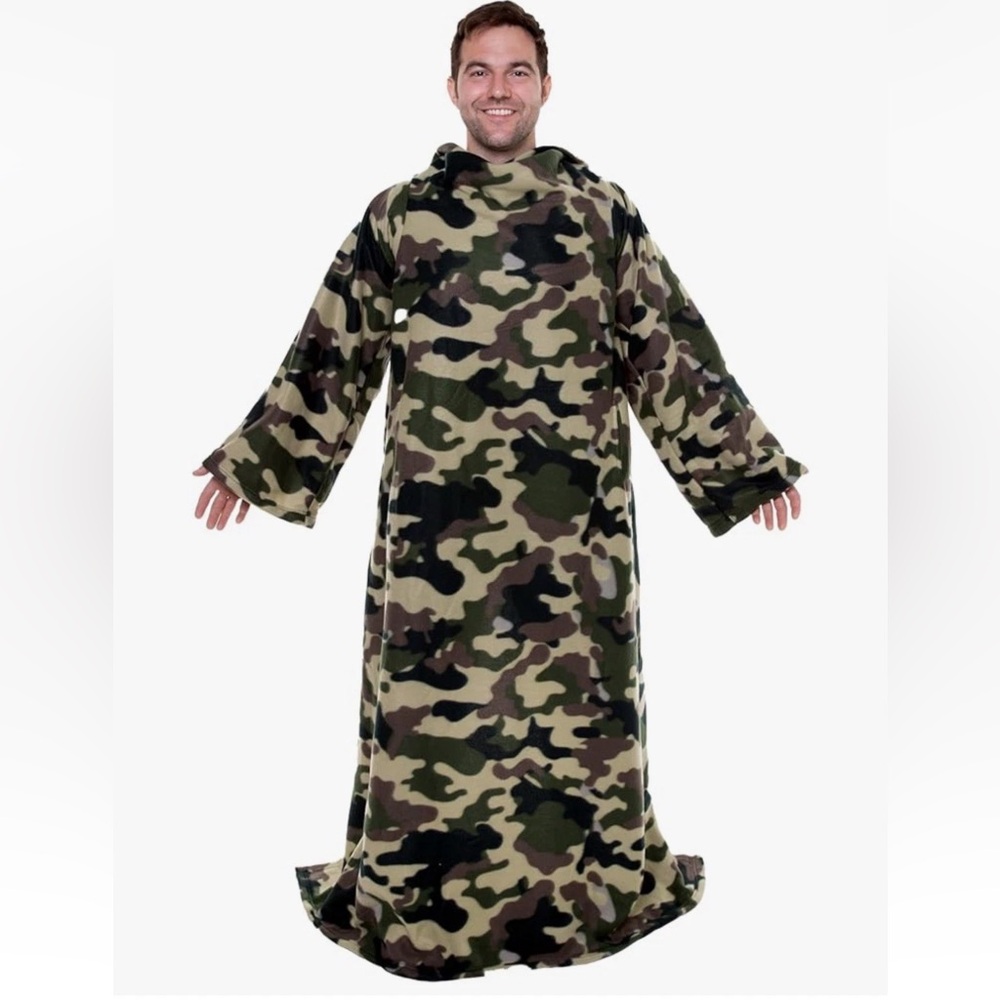 Snuggie CAMO robe blanket tan Green Fleece Wearable Pockets Camouflage,  71 X54”